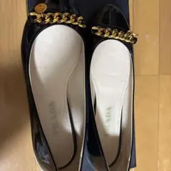 PRADA エナメルパンプス 黒 ゴールドチェーン