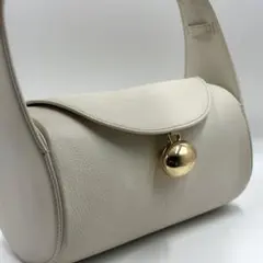 カフネ Drop Duffle レザー アイボリー ワンショルダーバック レザー