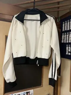 ホワイト/ブラック クロップドジャケット スワロフスキー風ビーズ付き