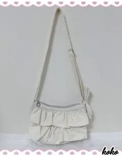 【完売品】メゾピアノ ジュニアフリルハーフムーンショルダーバッグ アイボリーのサムネイル