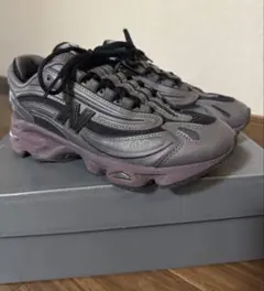 New Balance 1000 スニーカー　ニューバランス　23.5