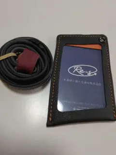 豊田合成の自動車内装素材を使用Re-s アルトゥーノ パスケース&ストラップ付