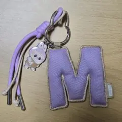 ラブブ PIN FOR LOVE イニシャル キーリング【M】 M】ラブブ PIN FOR LOVE イニシャル アルファベット キーリング