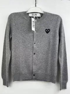 PLAY グレー ニットカーディガン ハート刺繍