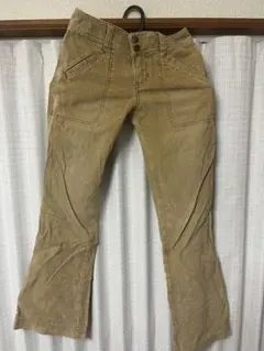 ベージュ フレアパンツ