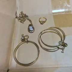 Gold jewelry set (4 pieces), pre-owned.