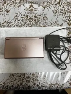 Nintendo DS ライト 本体 メタリックロゼ ※電源アダプター付属