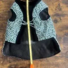 専用です。　　　犬服 フリース素材 緑と白の渦巻き模様