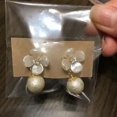お花のピアス 【未使用！】値下げ中です٩(๑❛ᴗ❛๑)۶
