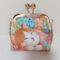 猫好きさんに♡ お花に包まれたねこ がま口ミニバッグ ハンドメイド・ゴールド口金