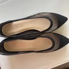 ブラック パンプス