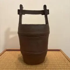 茶色陶器持ち手付き花器