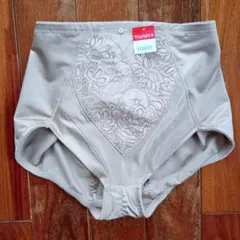 【新品未使用】Triumph Fashion ショートガードル ベージュ