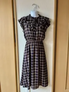 チェック柄フリル袖ひざ丈ワンピース