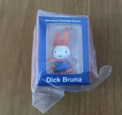 ミッフィー　ミニチュアパッケージチャーム　雪の日のミッフィー