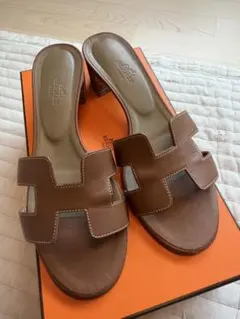 HERMES オアジス　サンダルミュール　ゴールドのサムネイル