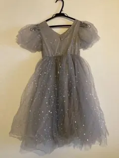 グレーの星と月のチュールドレス