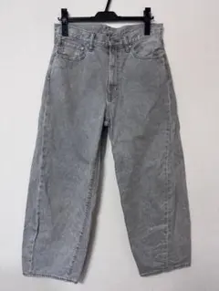 GU バレルレッグジーンズ