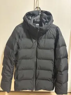 ブラック フード付きダウンジャケット