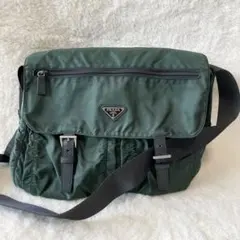✨️極美品✨️プラダ　ショルダーバッグ　三角ロゴプレート　緑　メッセンジャー