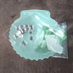 シーグラス、貝殻型の皿、パーツのセット