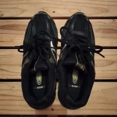 美品 24.5スニーカー