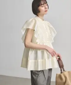 UNITED ARROWS シルキー ギャザー フリルブラウスのサムネイル