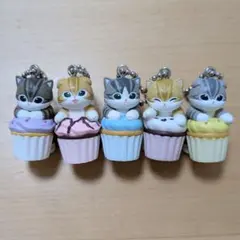 ガチャガチャ　モフサンド　カップケーキにゃんマスコット