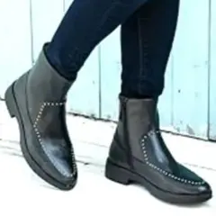 人気デザイン 極美品 fitflop【24.5】キンペイ スタッズアンクルブーツ