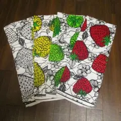 送料込み①４５ｃｍ×１１８ｃｍ＊４色＊アフリカンプリント＊パーニュ＊いちご＊苺