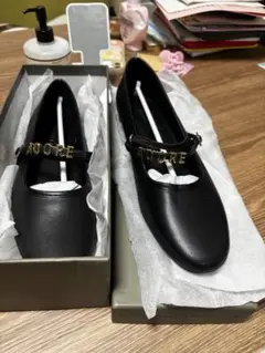Charles and Keith ADORE フラットシューズのサムネイル
