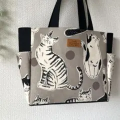 ✢︎ サイドポケット付きトートバッグ　大きな猫ちゃん　ハンドメイド✢︎