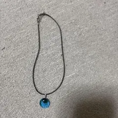 青色円形ペンダントネックレス