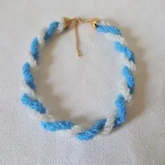 青と白のビーズツイストネックレス　リゾート