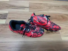 サッカーシューズ 赤 グラフィック　25cm