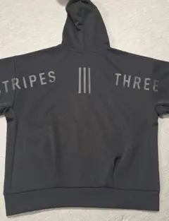 ブラックパーカー フード付き アディダスTHREE STRIPES
