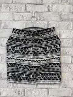 タイトスカート 黒と白