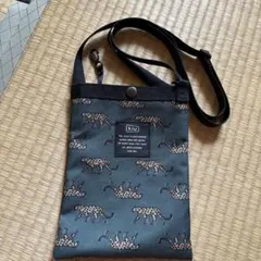 Kiu ヒョウ柄 サコッシュ ダークグリーン