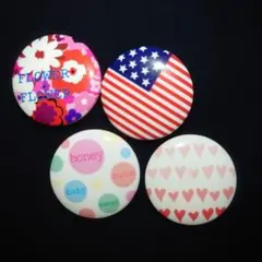 カラフルなピンバッジセット