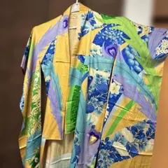 振袖　孔雀　くじゃく羽柄　花柄　レトロ　アンティーク　成人式　卒業式　昭和レトロのサムネイル