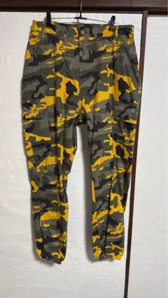 迷彩カーゴパンツ