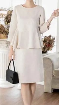 《美品》セレモニーセットアップ　ペプラム　スカートスーツ　小さいサイズ　現行品