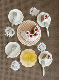 シルバニアファミリー　小物　ケーキ　お皿　フォーク　コップ　セット