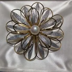 花デザイン ブローチ パール付き