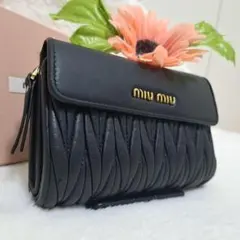 ✨極美品 TFID搭載✨ミュウミュウ 三つ折り マテラッセ キルティング