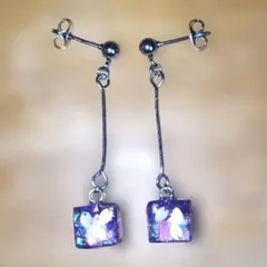 紫色の花デザインのダングルピアス