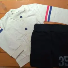 グレーのカーディガンとパンツセット