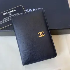 CHANEL カードケース　定期入れ　手帳カバー　コンパクト　薄型