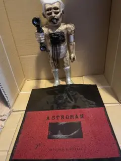 その他 KAIJU TAN X KOOKRRR ASTROMAN KAIJU TAN X KOOKRRR ASTROMAN 肌色/銀/黒/赤 - メルカリ