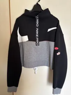 Nike Pro クロップドトレーナー